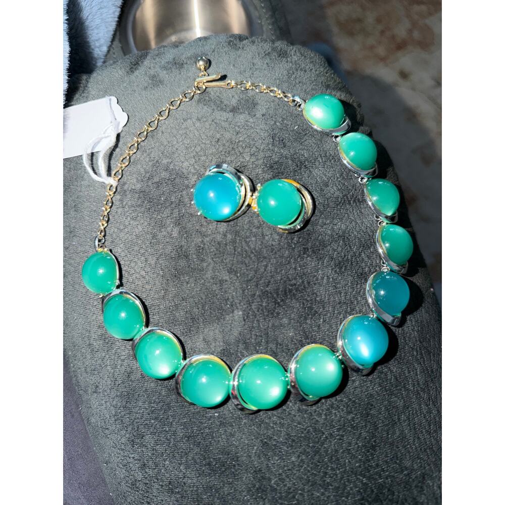 Vintage Aqua Lucite Cabochon Necklace and clip-on earrings set silver-tone metal - Picture 2 of 4
